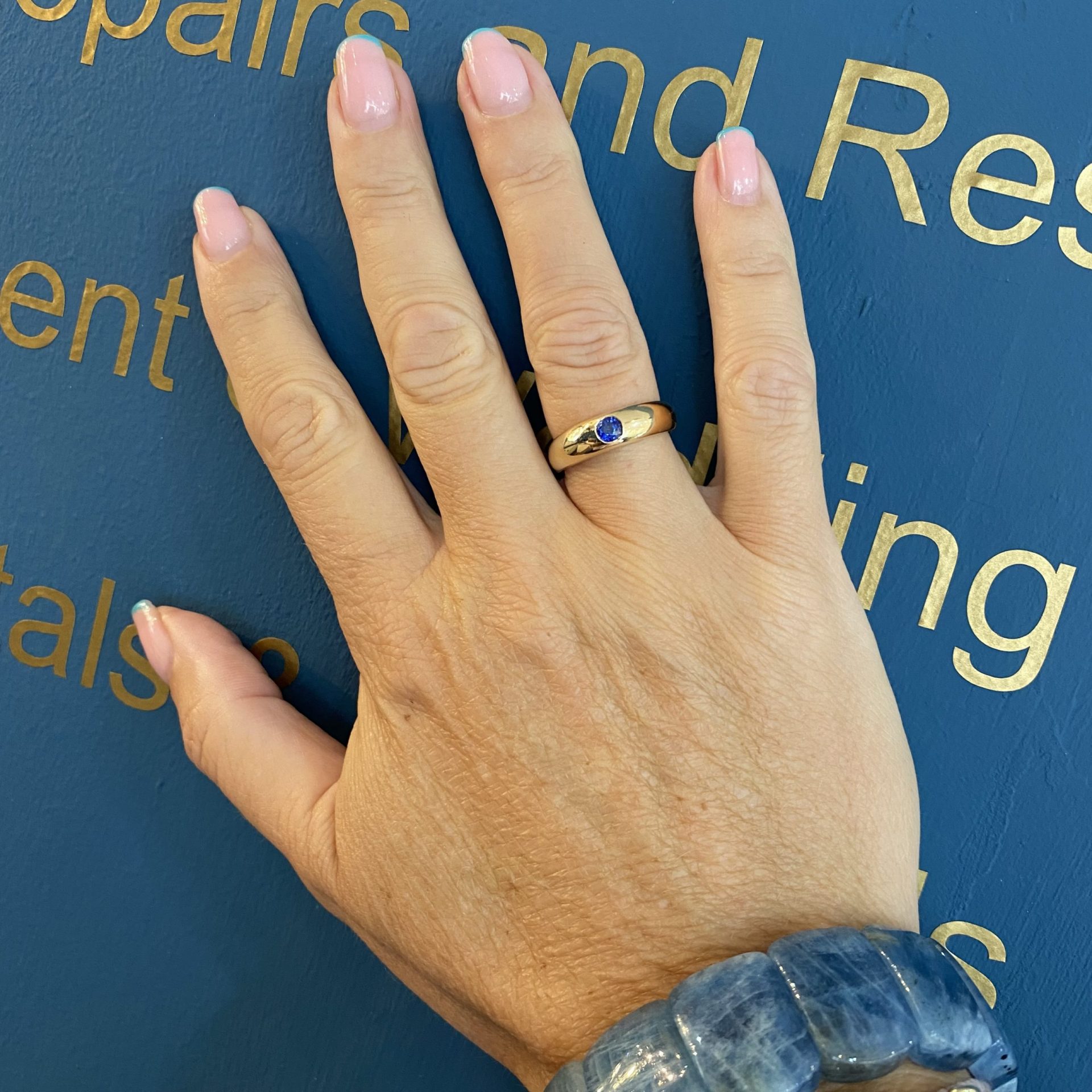 Blue Sapphire Ring - 9 Carat Gold - Image 3