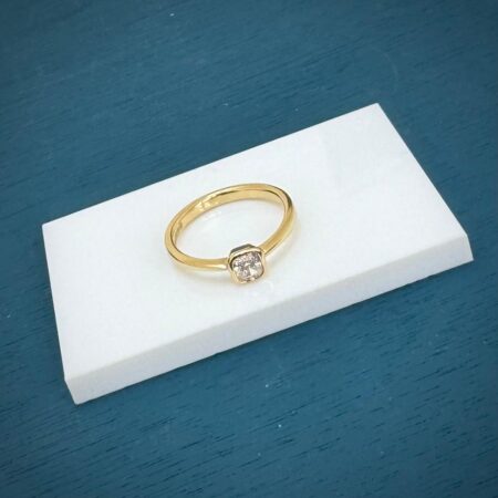 Cushion Cut Diamond Ring - 18ct Gold