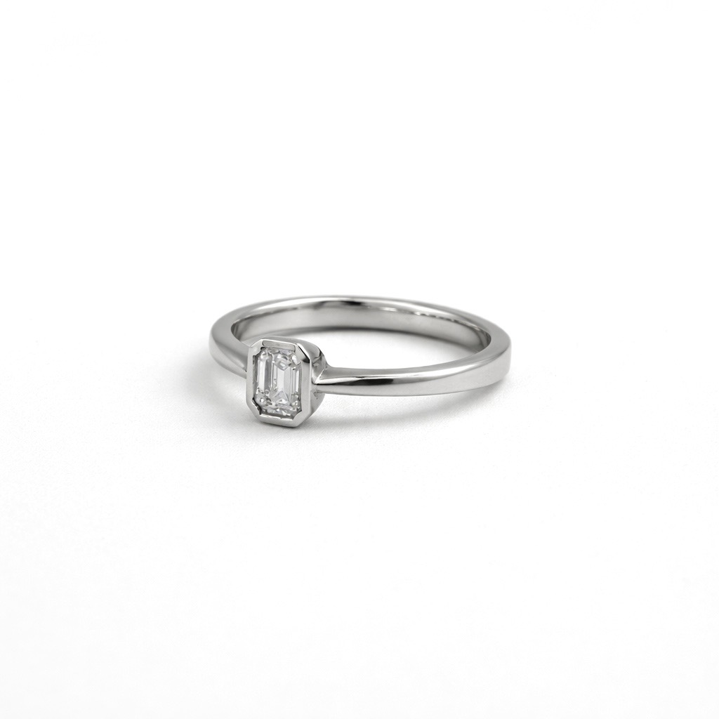 Emerald Cut Diamond Solitaire Ring - Platinum - Image 4