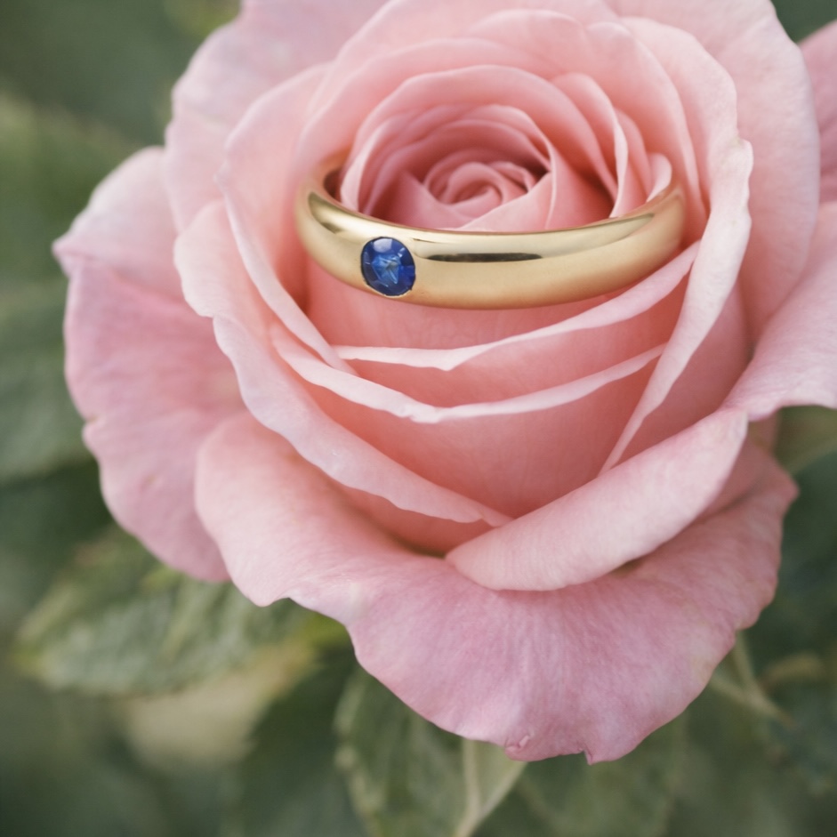Blue Sapphire Ring - 9 Carat Gold - Image 5