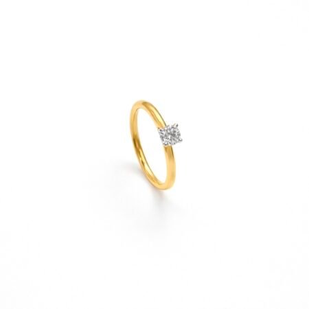 Diamond Ring - 18ct Gold
