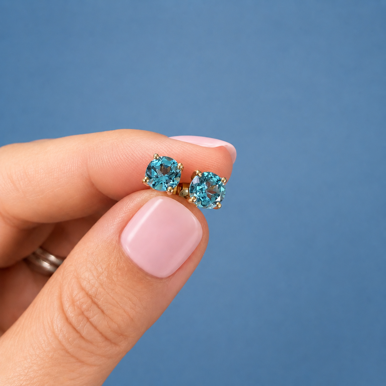 Aquamarine Stud Earrings - 9 Carat Gold - Image 3