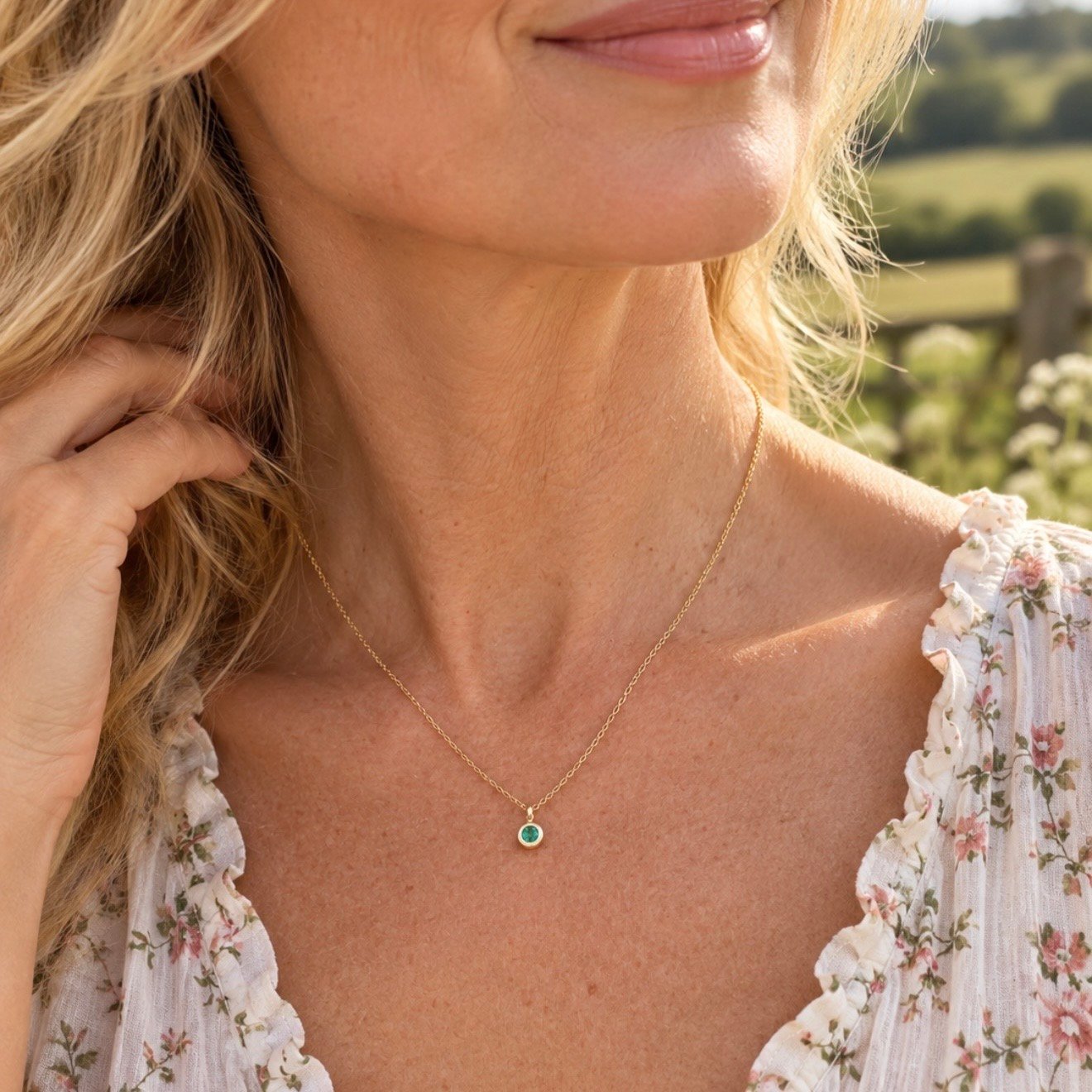 Emerald Pebble Pendant - 9ct Gold - Image 3