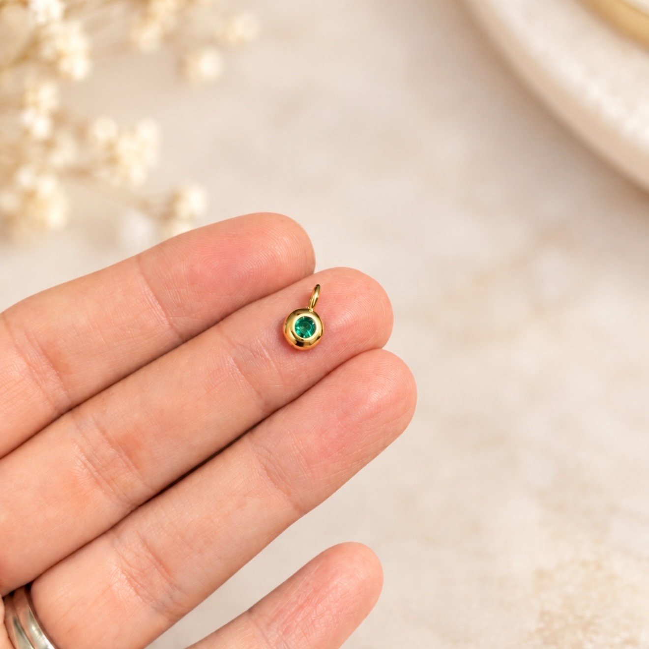 Tsavorite Garnet Pendant - 9ct Gold - Image 2