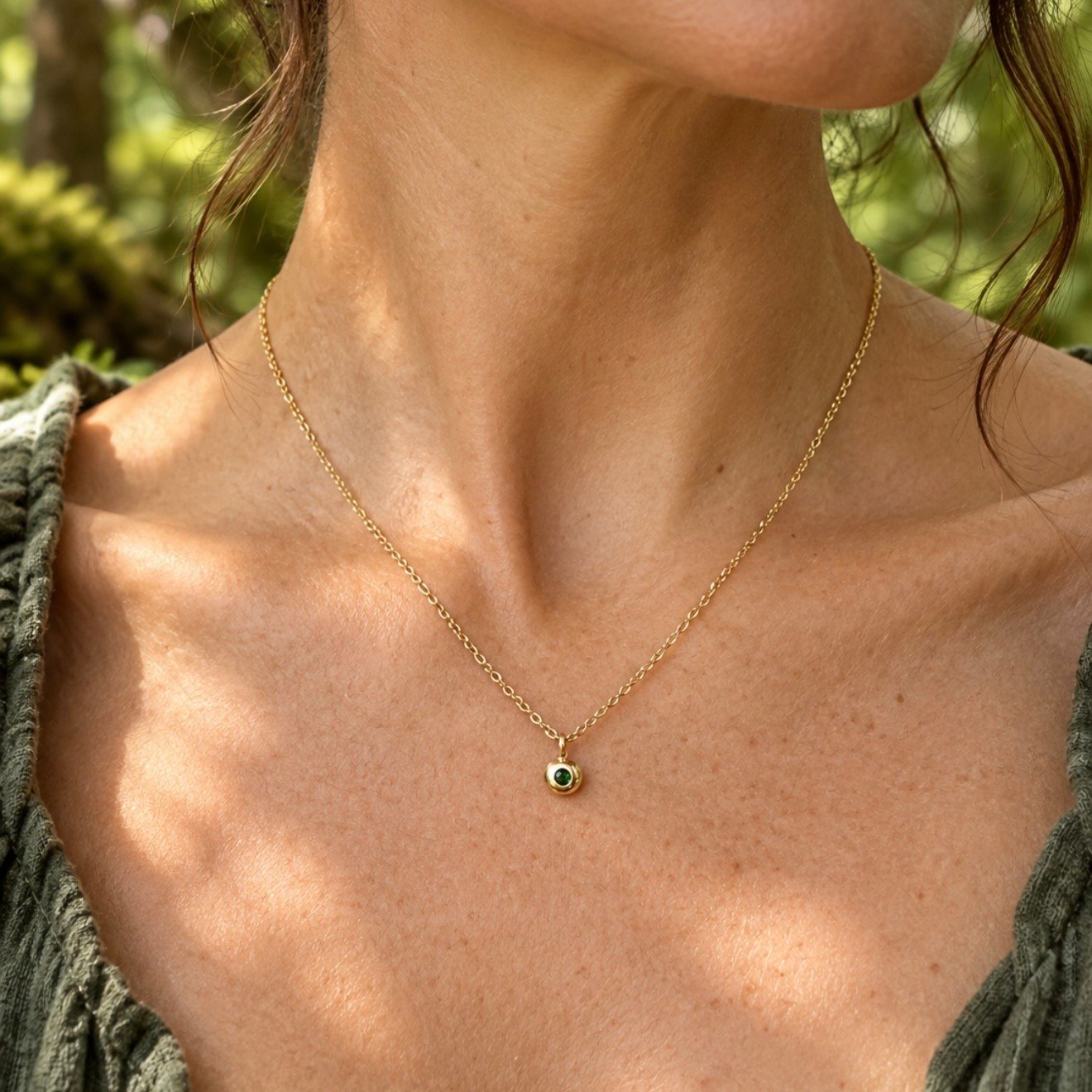 Tsavorite Garnet Pendant - 9ct Gold - Image 3